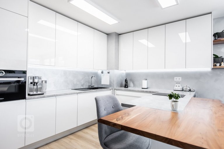 add picture to album