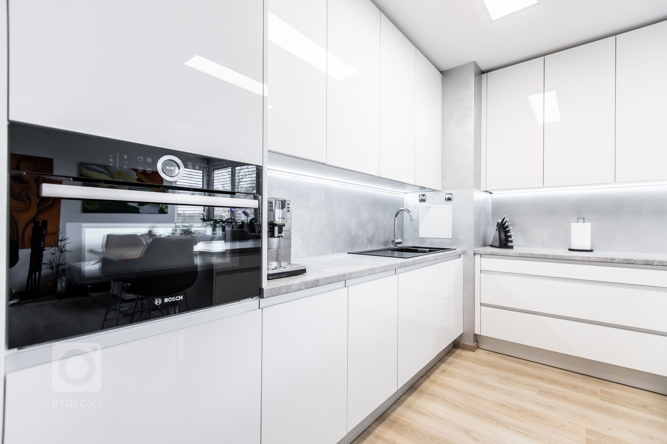 Pre niekoho sterilné nemocničné prostredie &ndash; pre nás a majiteľa tejto krásnej kuchyne je to stelesnenie čistoty a minimalizmu. Na rozbitie tohto dizajnu…