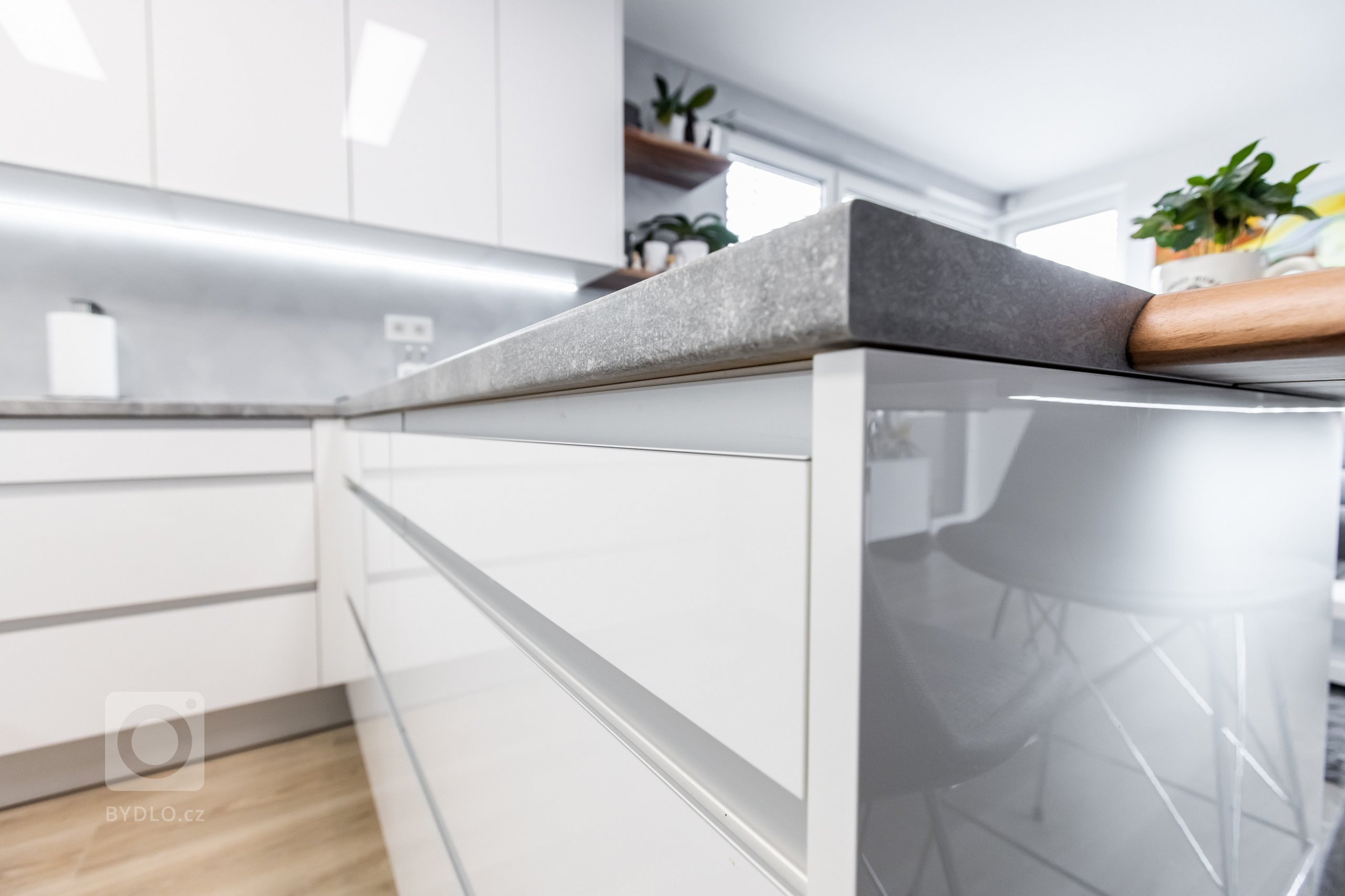 Pre niekoho sterilné nemocničné prostredie &ndash; pre nás a majiteľa tejto krásnej kuchyne je to stelesnenie čistoty a minimalizmu. Na rozbitie tohto dizajnu…