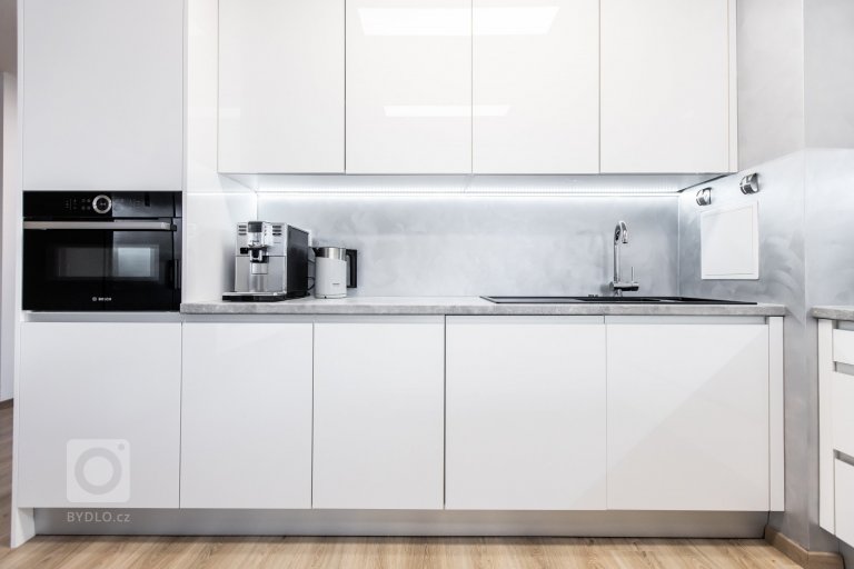 add picture to album