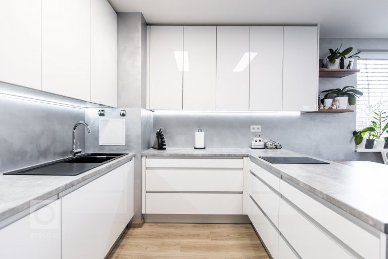 add picture to album