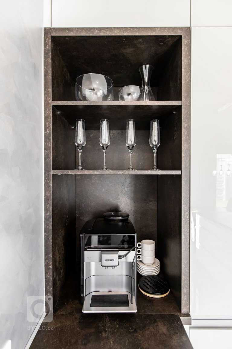 add picture to album