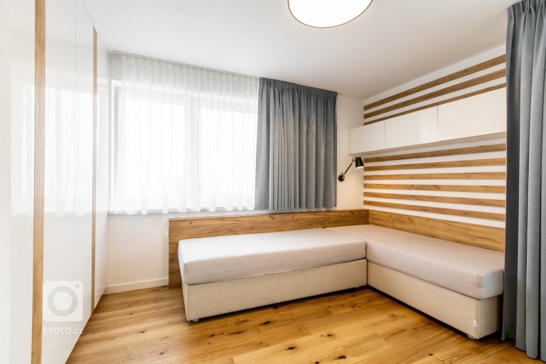 add picture to album