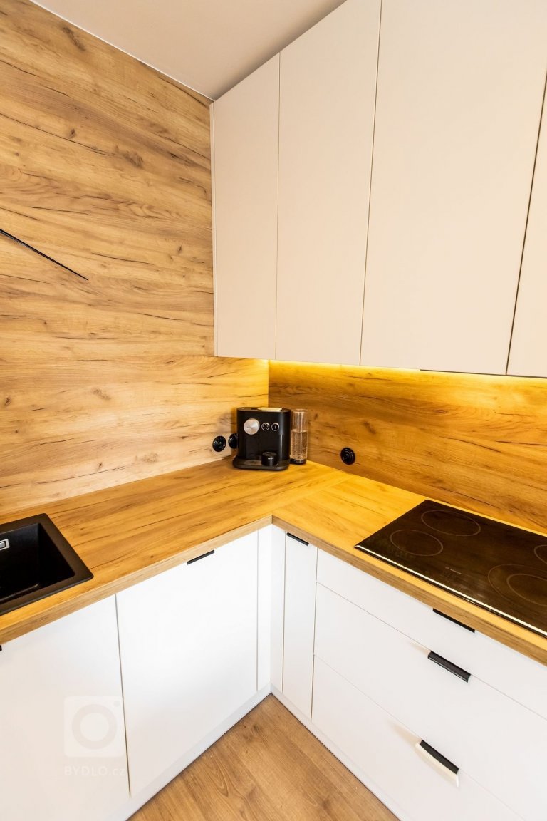 add picture to album