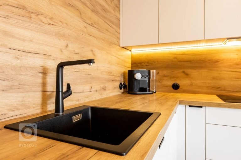 add picture to album