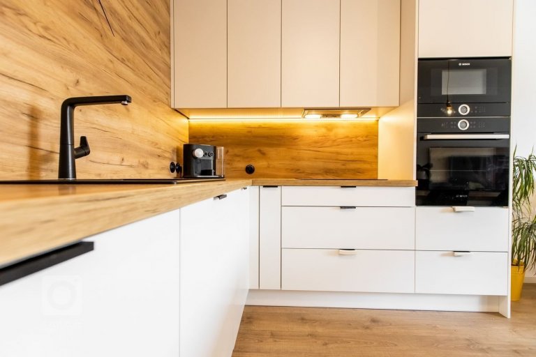 add picture to album