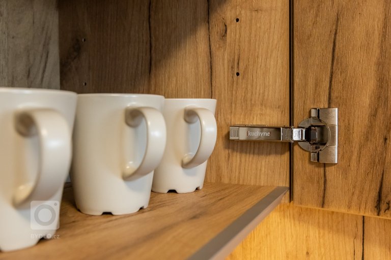 add picture to album