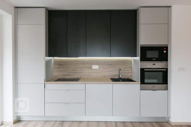 add picture to album