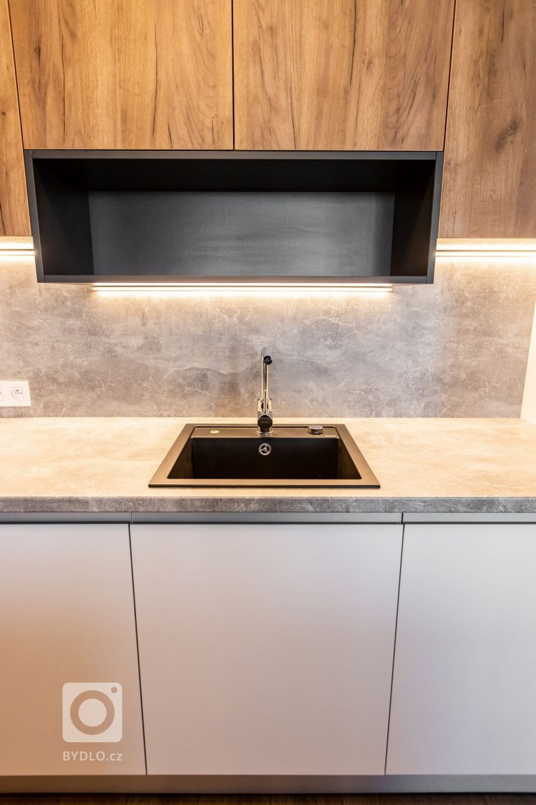 add picture to album