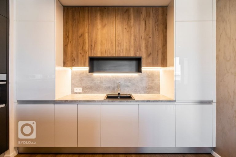 add picture to album