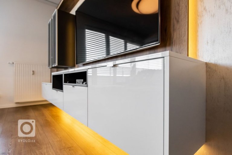 add picture to album