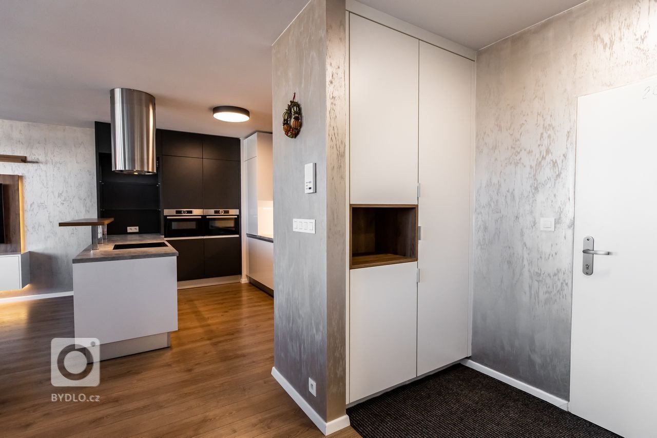 Realizácia kuchyne s obývačkou v industriálnom štýle