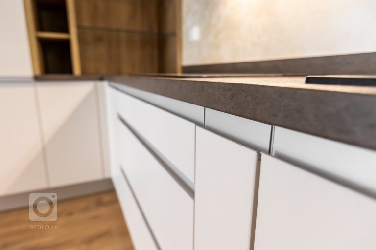 add picture to album