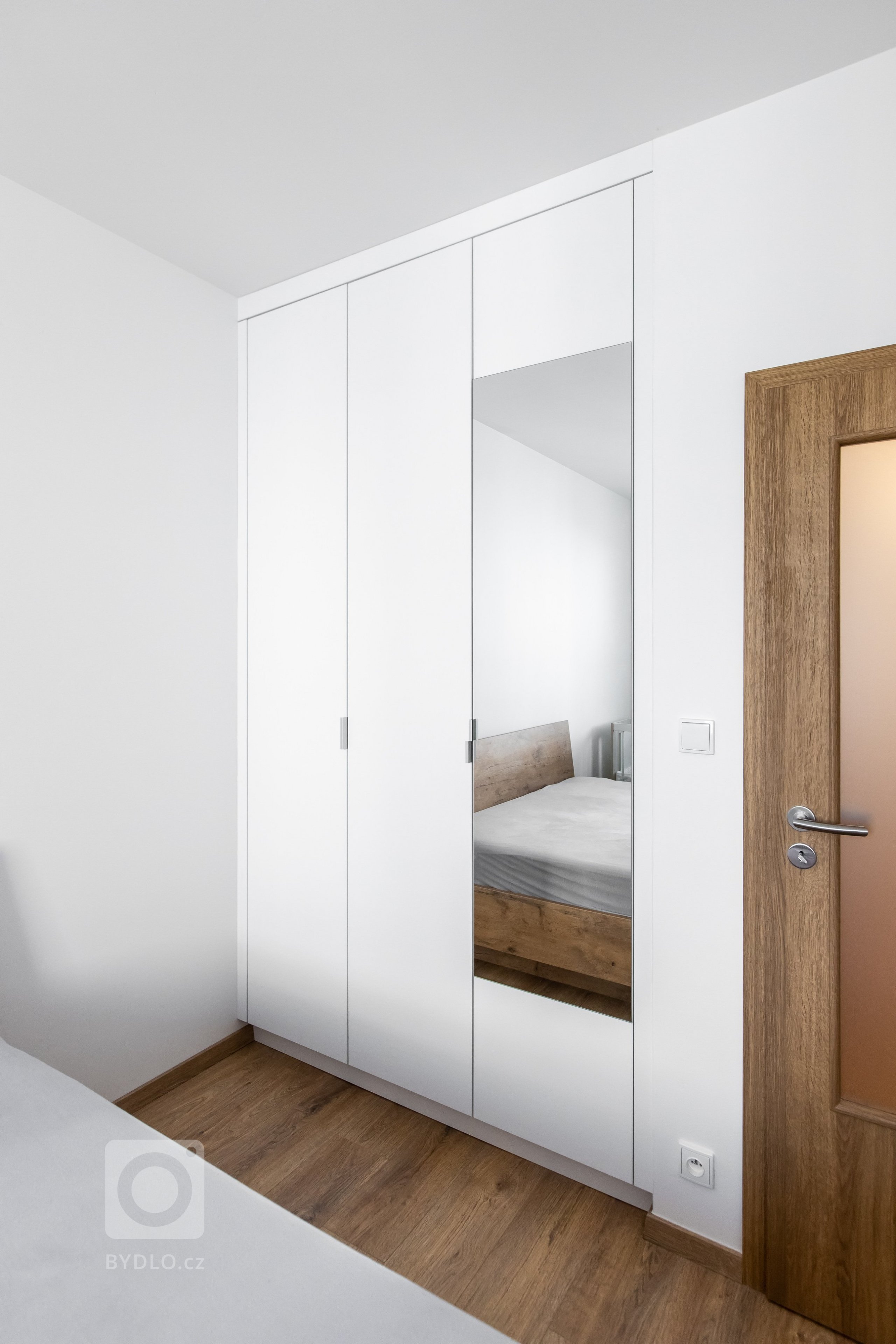 Inšpirujte sa realizáciou kuchynskej linky, vstavanej skrine a obývačky v krásnej novostavbe Čerešne v Bratislavskej Dúbravke. Moderná kuchynská linka do tvaru…