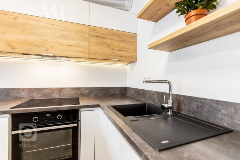 add picture to album