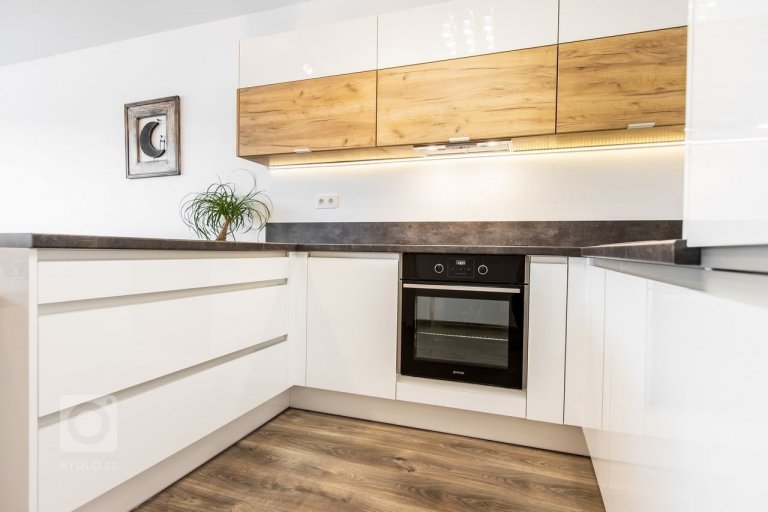 add picture to album