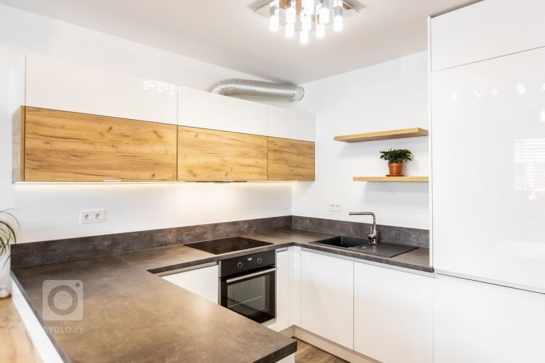 add picture to album