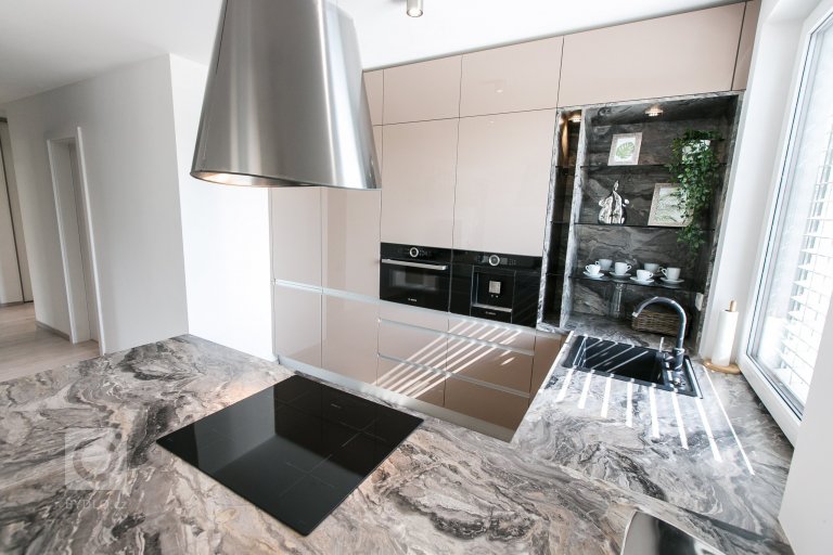 add picture to album