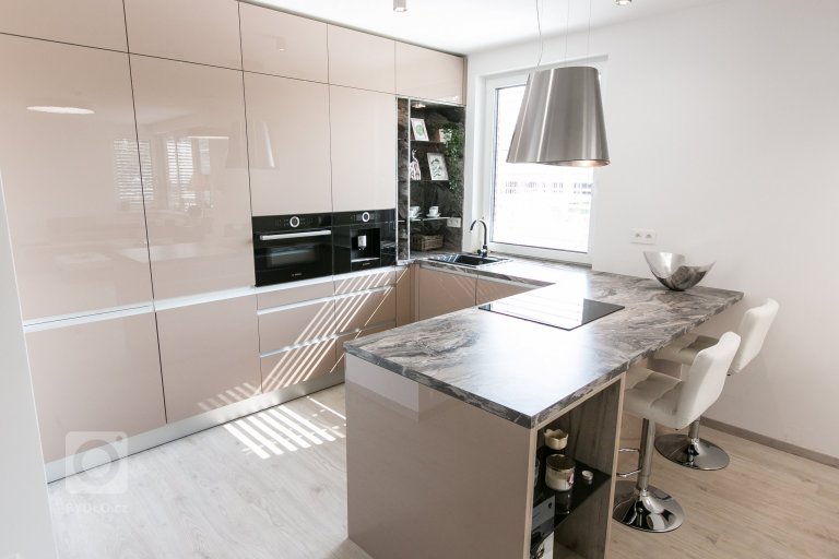 add picture to album