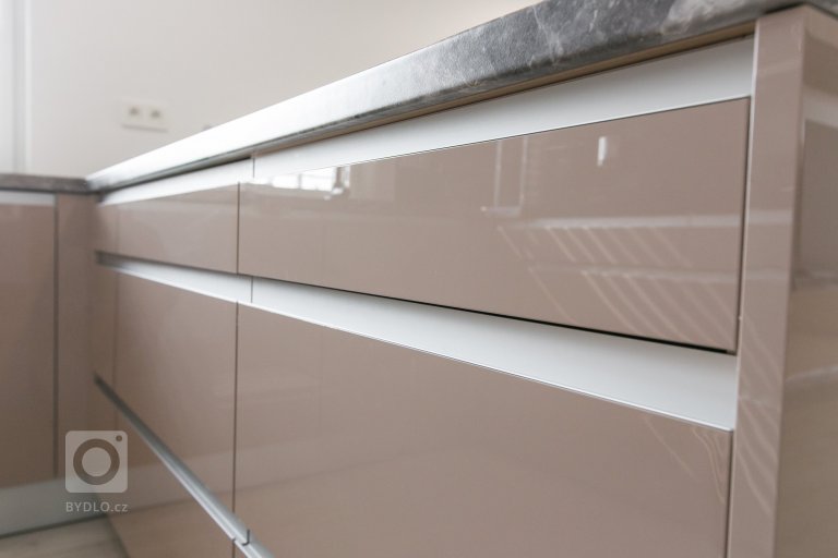 add picture to album