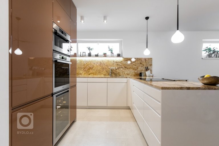 add picture to album