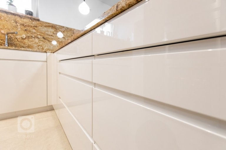 add picture to album