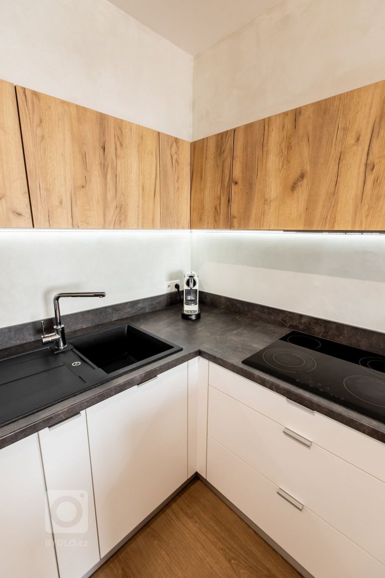 add picture to album