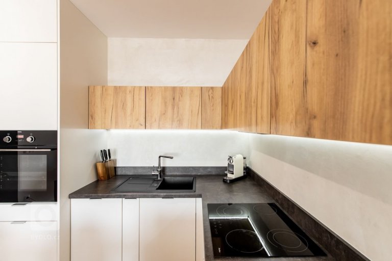 add picture to album