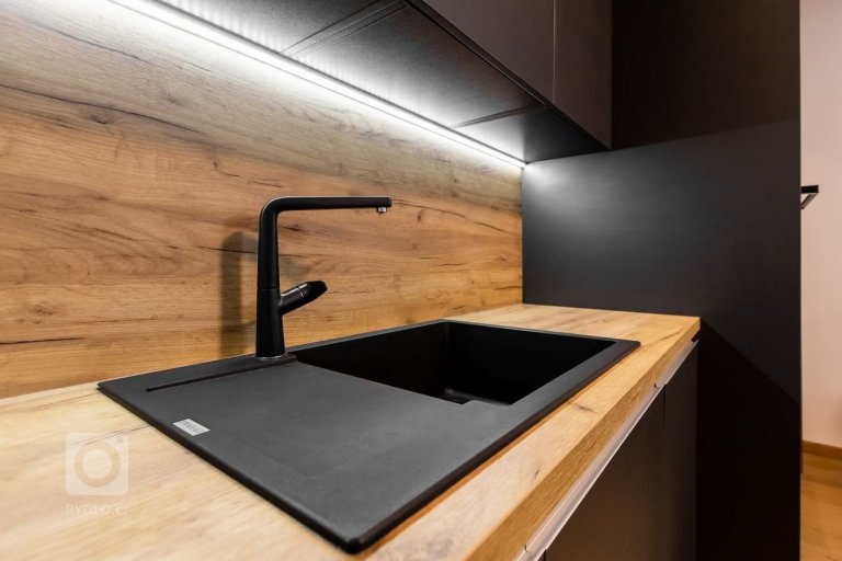 add picture to album