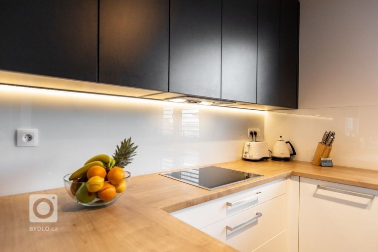 add picture to album