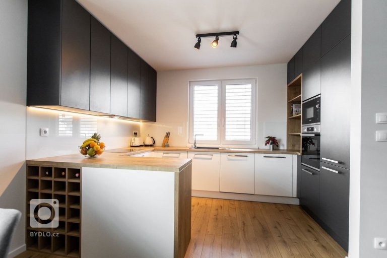 add picture to album