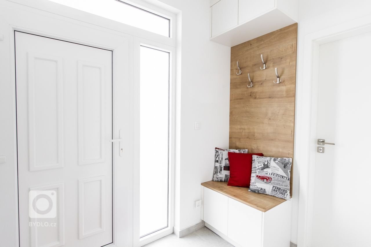 Kuchyňa a nábytok na mieru do celého interiéru - vstavané skrine do izieb, predsieňová skrinka aj&nbsp;skrinka pod TV.&nbsp; Ako býva zvykom, zachovali sme…