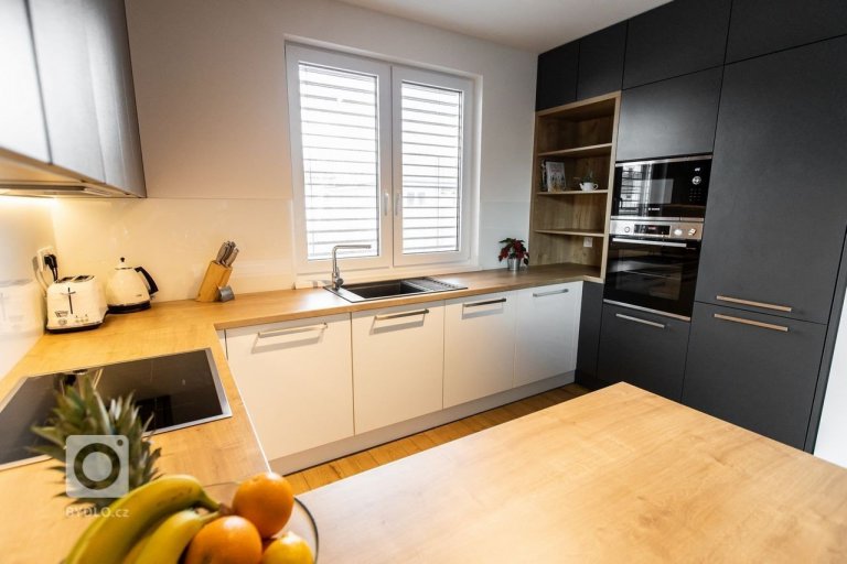 add picture to album