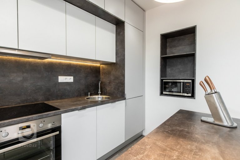 add picture to album