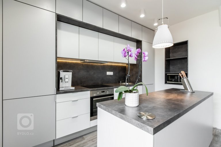 add picture to album