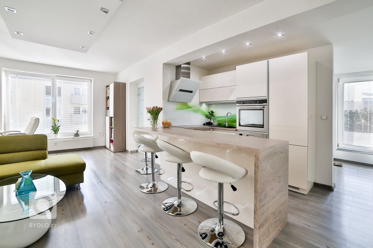 add picture to album