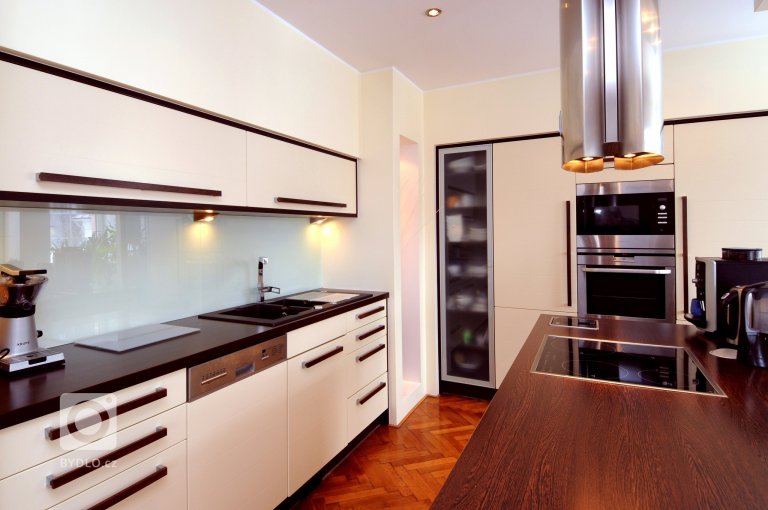 add picture to album