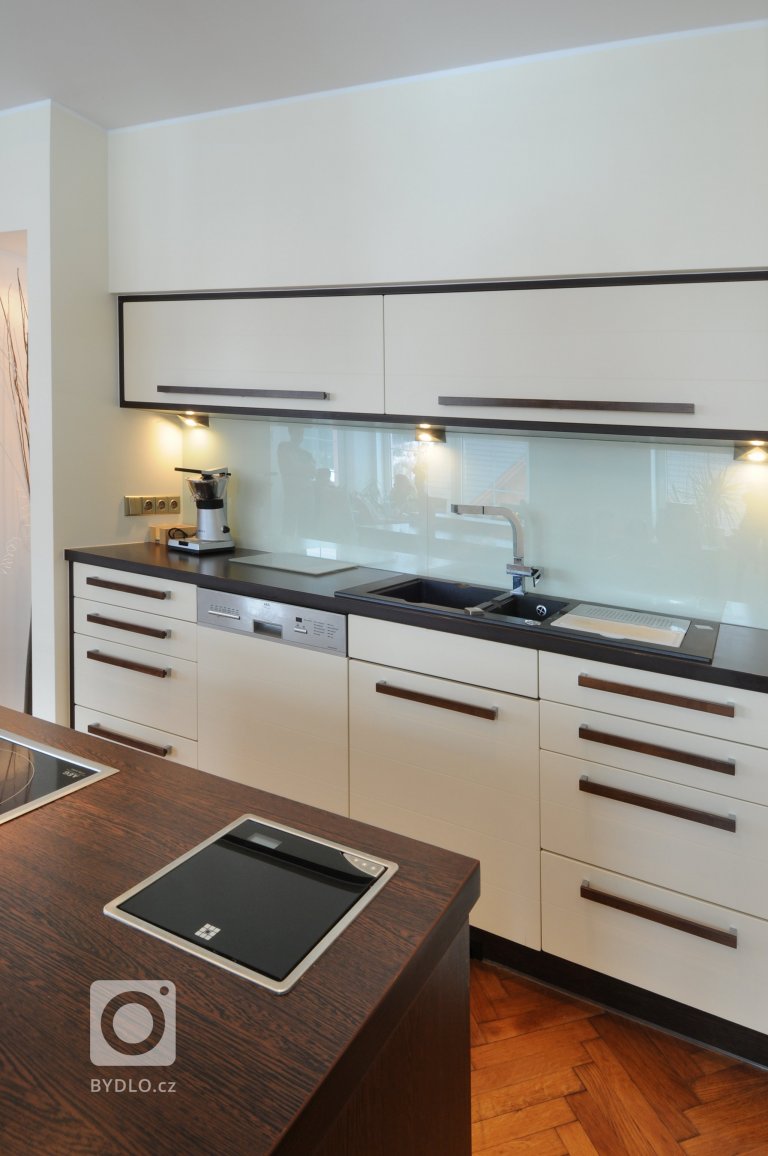 add picture to album