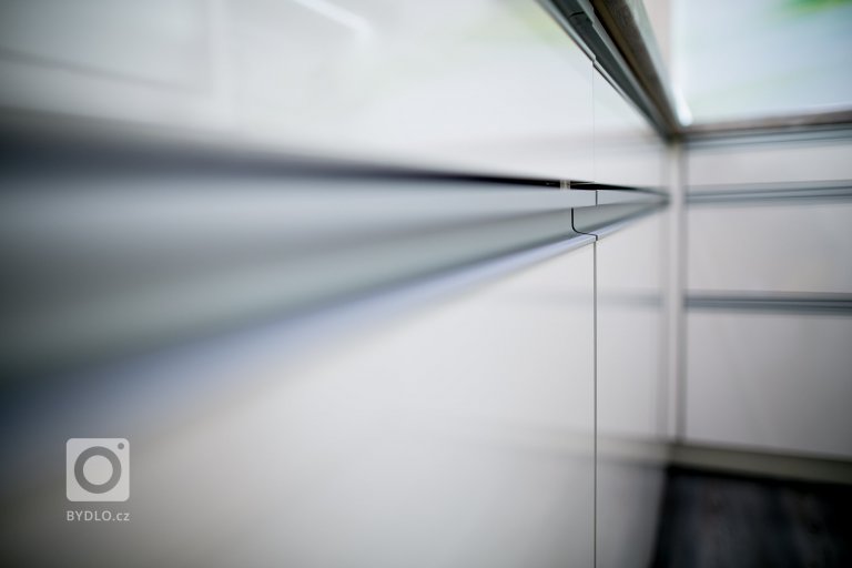 add picture to album