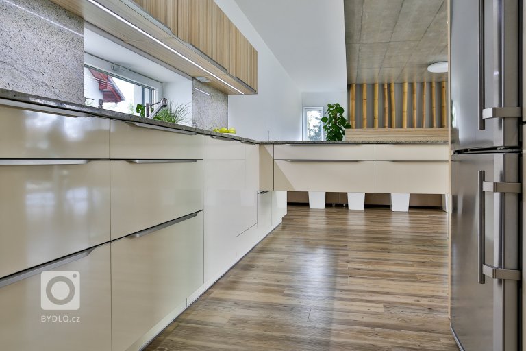 add picture to album