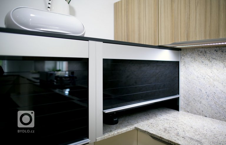 add picture to album