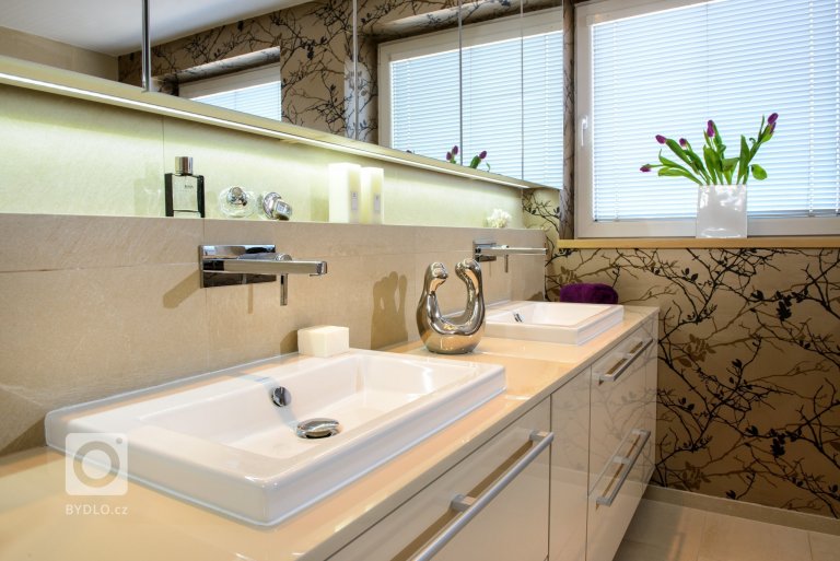 add picture to album