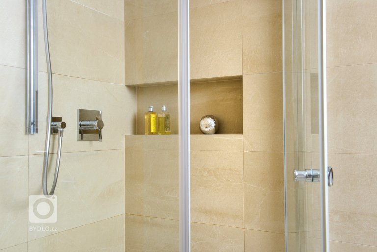 add picture to album