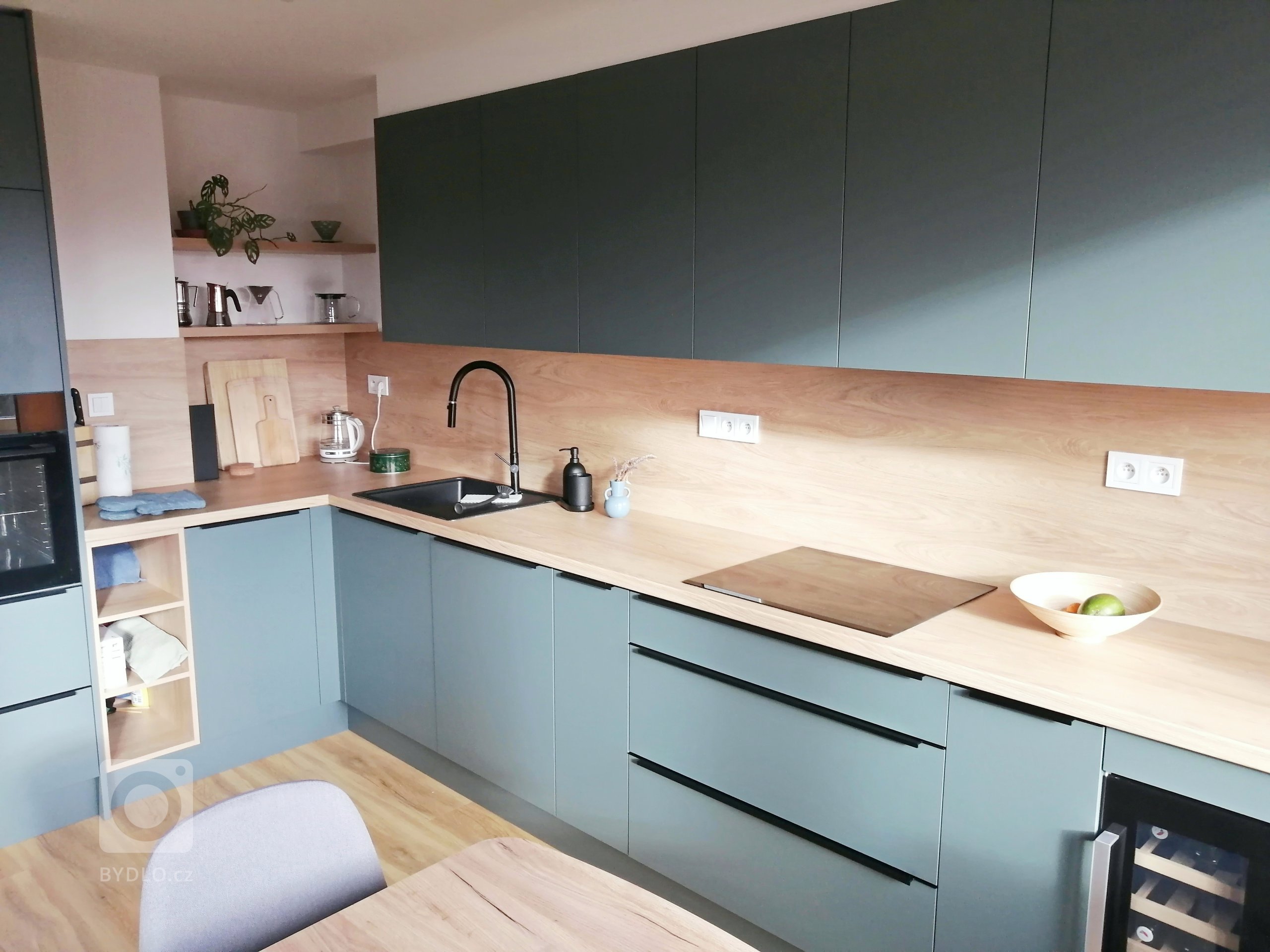 KOMPLETNÍ ZMĚNA DISPOZICE - NÁVRH KUCHYNĚ A KOUPELNY S WC
Navrhovaný byt byl v původním stavu řešen velmi neštastně - úzké tmavé chodby, průchozí koupelna do…