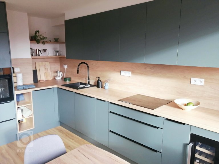 add picture to album