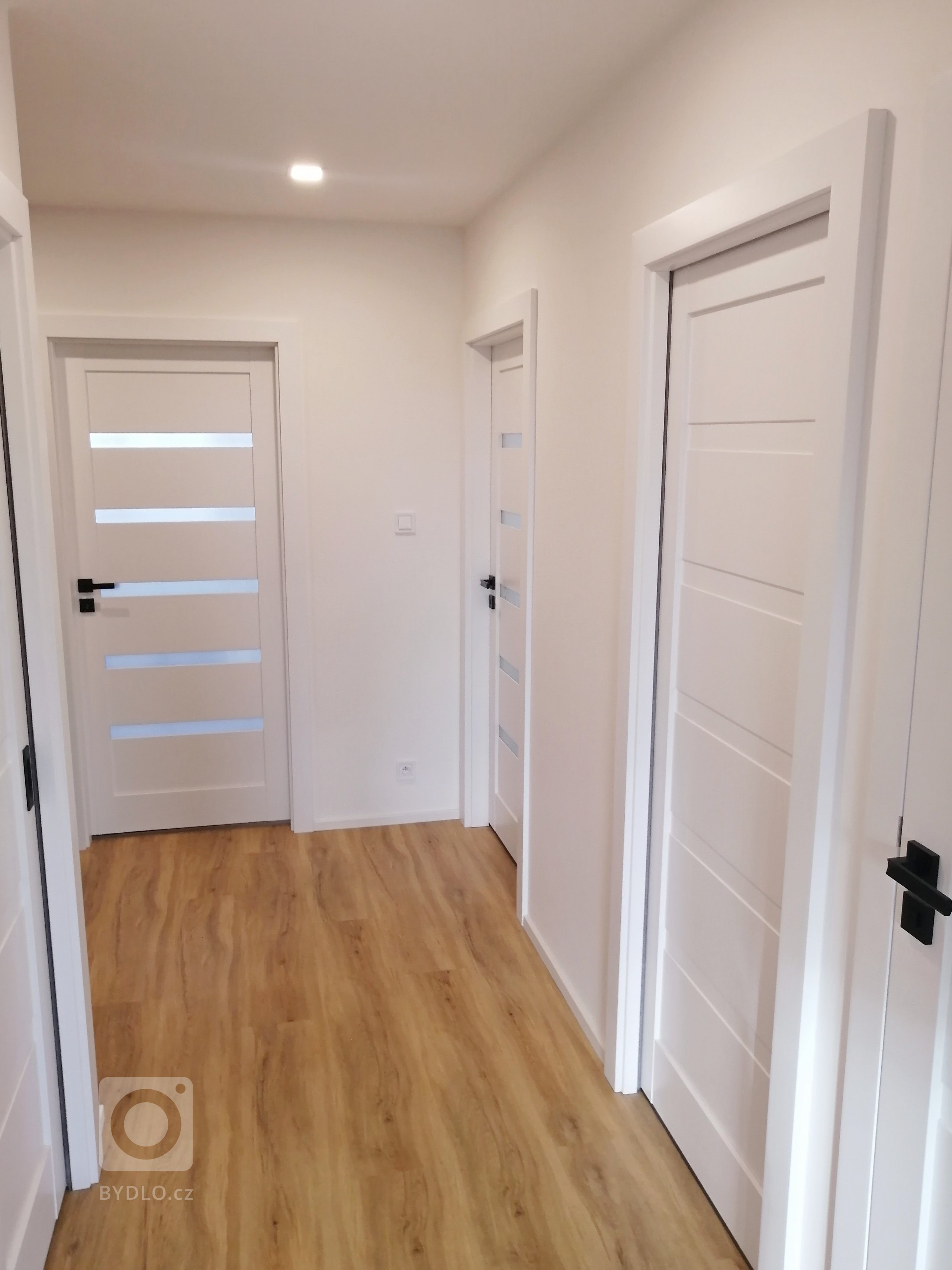 KOMPLETNÍ ZMĚNA DISPOZICE - NÁVRH KUCHYNĚ A KOUPELNY S WC
Navrhovaný byt byl v původním stavu řešen velmi neštastně - úzké tmavé chodby, průchozí koupelna do…