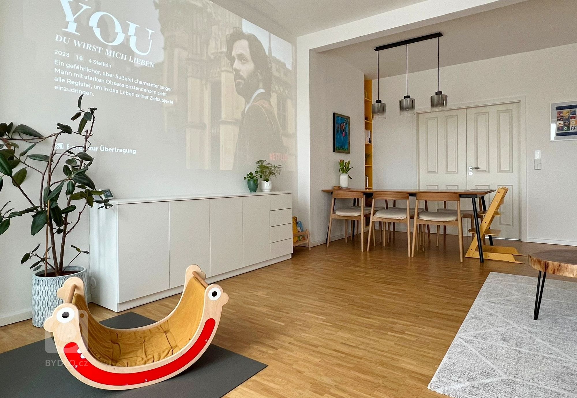 BYT V CIHLOVÉM DOMĚ 100M2 - PROJEKT NA DÁLKU ONLINE
Vzhledem k lokaci místa probíhal celý návrh interiéru na dálku. V době návrhu byly v bytě klientů nájemníci…