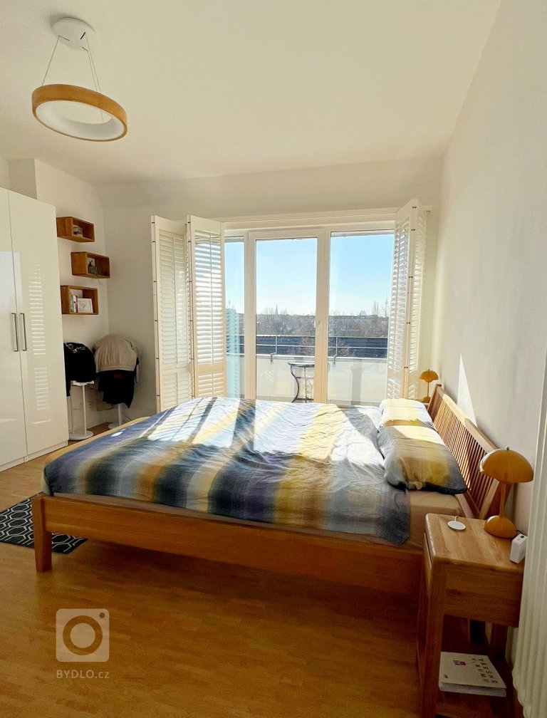 add picture to album