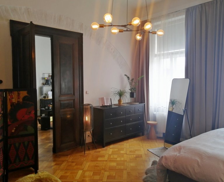 PROSTORNÝ NÁJEMNÍ BYT V CENTRU PRAHY U ul.NÁRODNÍ
Základní úvahou rekonstrukce tohoto bytu bylo dostat byt do původního dispozičního stavu - vrátit zpět…