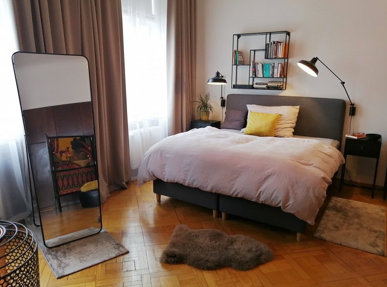 PROSTORNÝ NÁJEMNÍ BYT V CENTRU PRAHY U ul.NÁRODNÍ
Základní úvahou rekonstrukce tohoto bytu bylo dostat byt do původního dispozičního stavu - vrátit zpět…